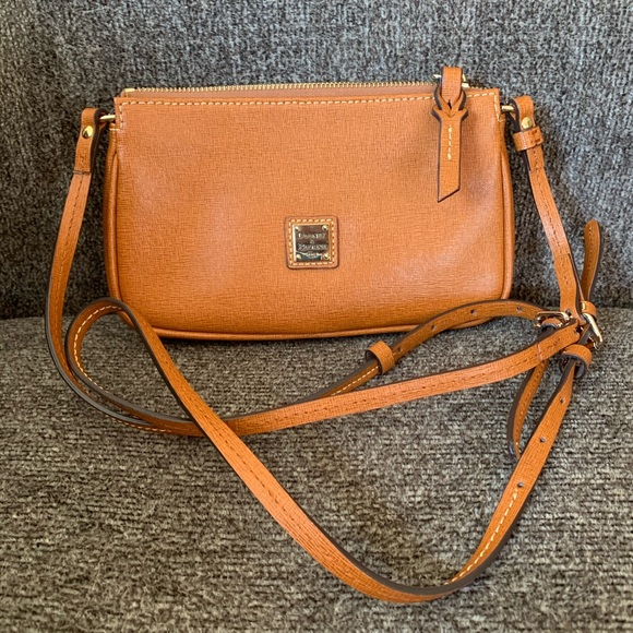 Dooney & Bourke Handbags - Dooney & Bourke Lexi crossbody